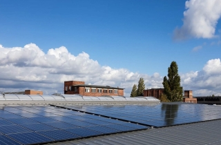 DEV-Pack GmbH betreibt Kühltechnik zu 89 Prozent mit Solarstrom