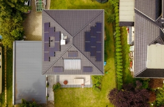 Potsdam - Photovoltaikanlage auf Stadtvilla - 3 Seiten Dachbelegung 